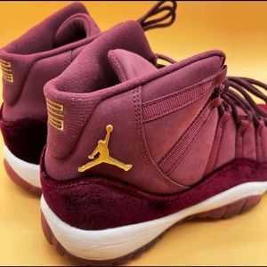 maroon heiress 11s